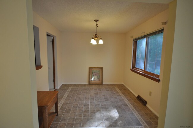 Building Photo - 10A Woodcliffe Dr