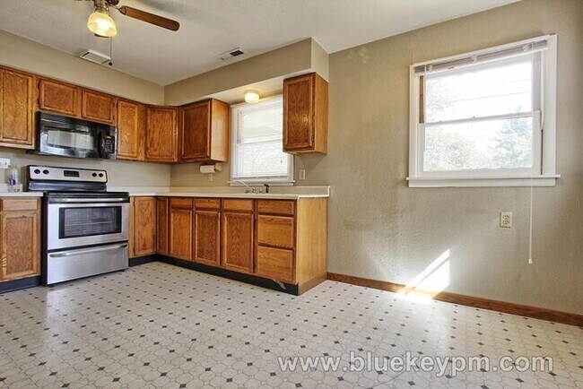 Building Photo - 5207 SE 109th Ave