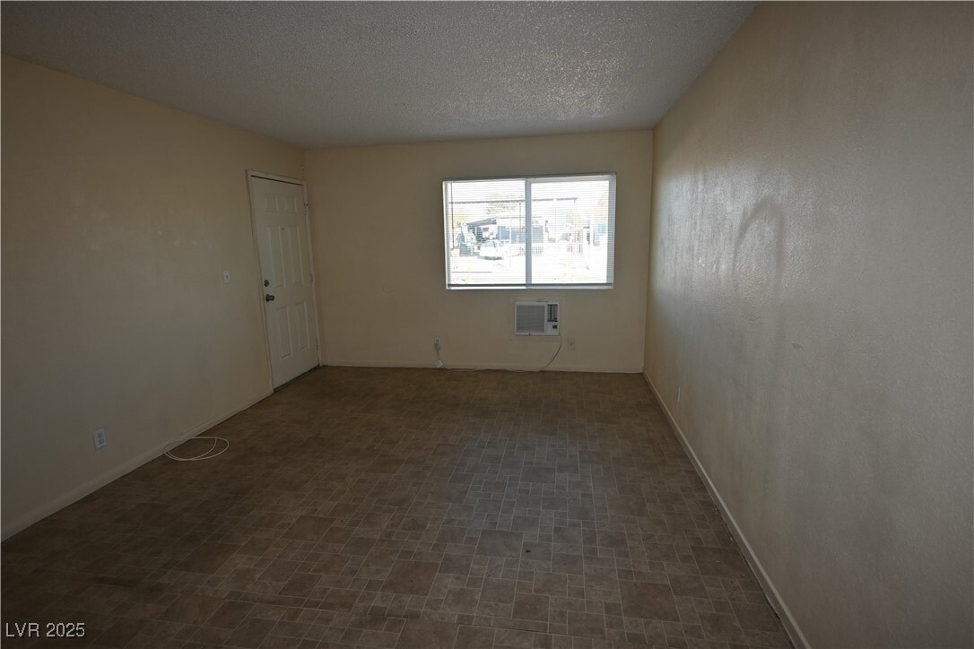 Primary Photo - 3021 E Carey Ave