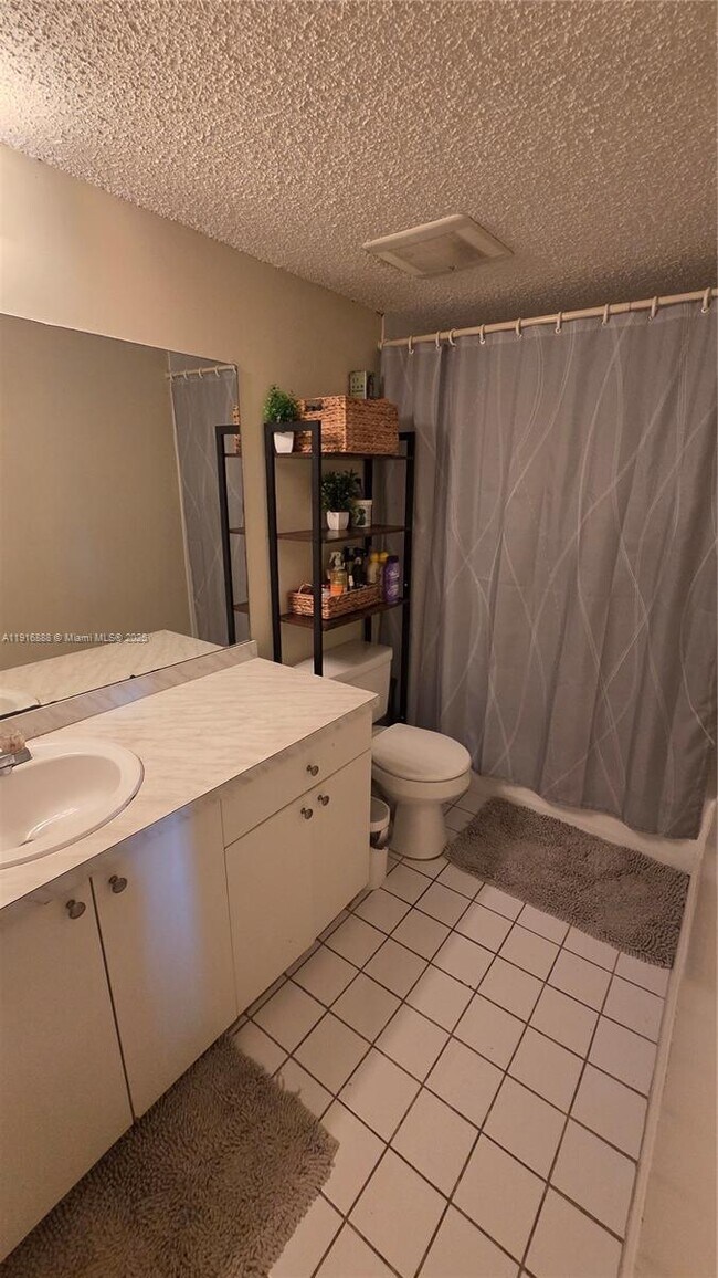 Foto del edificio - 5122 NW 79th Ave