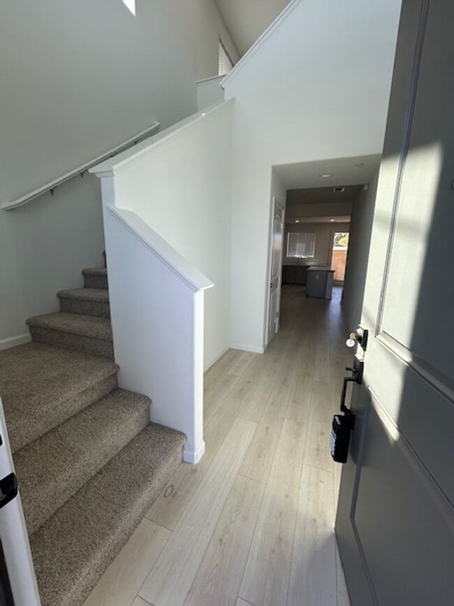 Foto del edificio - Brand new 4 bedroom 3 bathroom with solar in NW Visalia!!