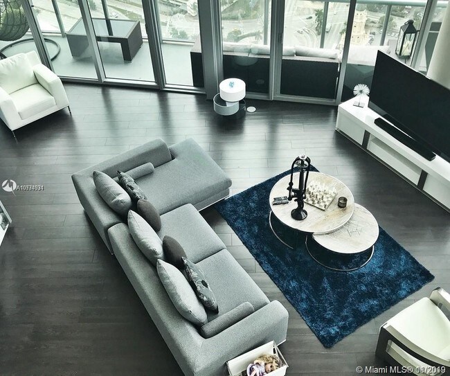 Foto del edificio - 888 Biscayne Blvd