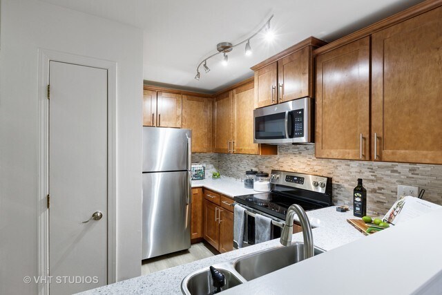 Building Photo - 1691 E Greenbriar Dr