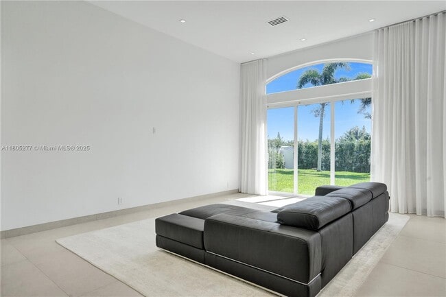 Building Photo - 3234 SW 53rd Ct