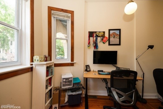 Building Photo - 2 br, 1 bath  - 1339 W Wellington Ave