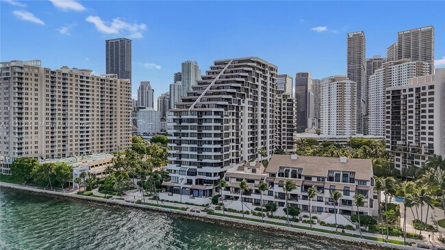 Foto del edificio - 540 Brickell Key Dr
