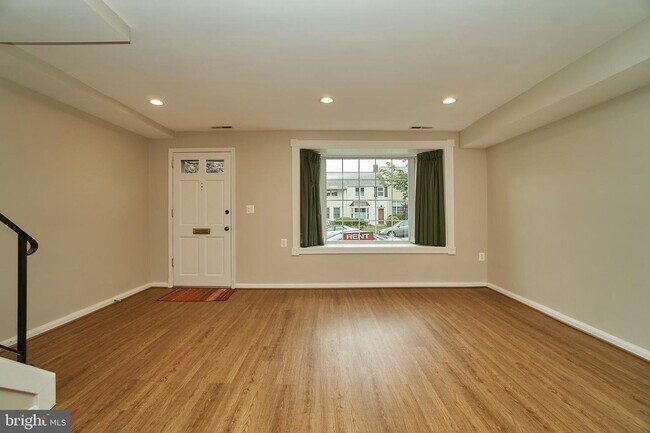 Building Photo - 2314 N Dearing St