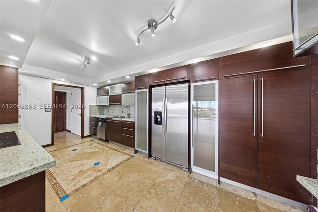 Foto del edificio - 1800 NE 114th St