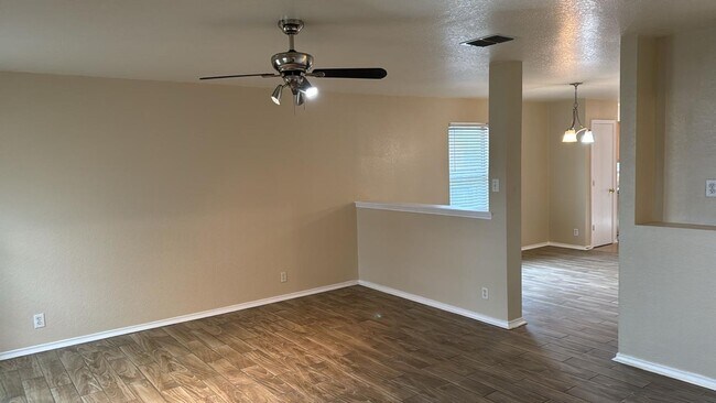 Building Photo - GREAT LOCATION: 1604 & SHAENFIELD | 3 BEDS...