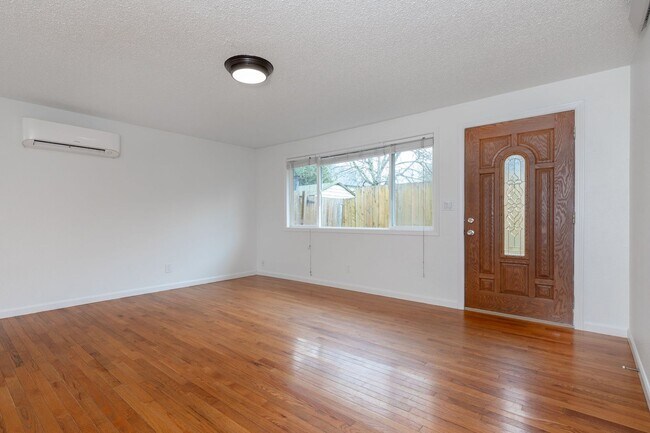 Foto del edificio - 5930-5940 NE 60th Ave