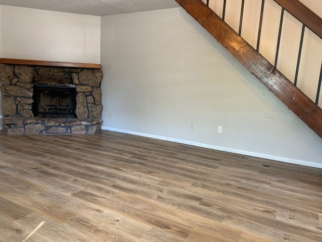 Building Photo - 1925 Ross Ct