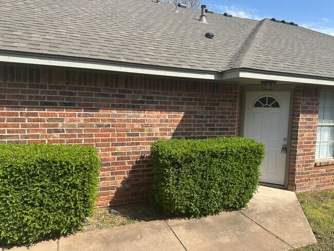 Foto del edificio - 3 bedroom, 2 bathroom, 2 car garage