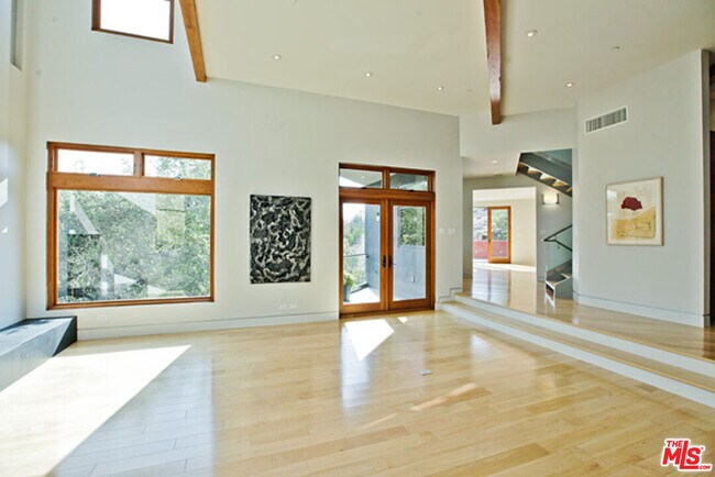 Foto del edificio - 6050 Mulholland Hwy
