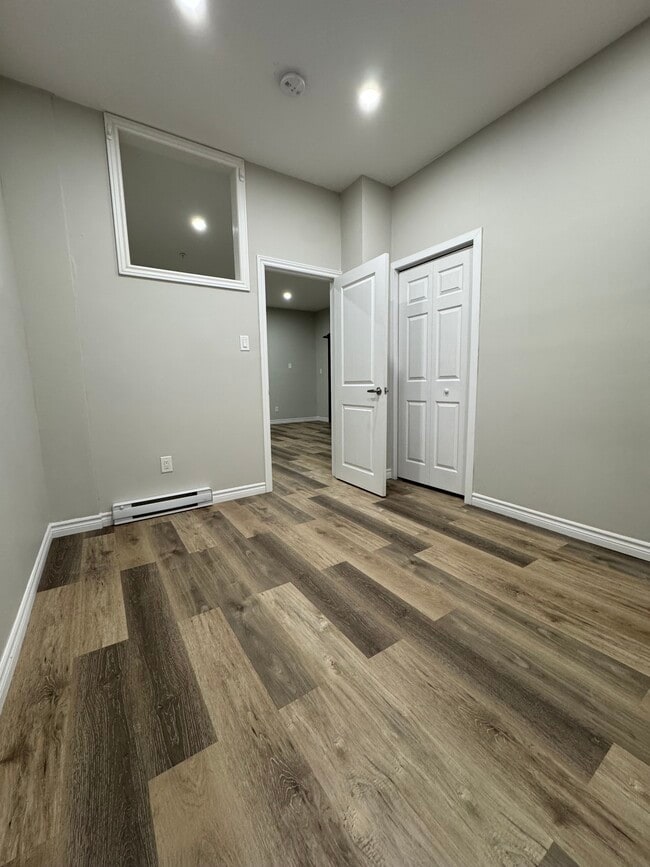 Building Photo - Renovated 1 bedroom