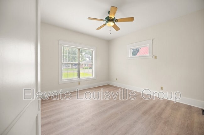 Building Photo - 609 Country Club Rd