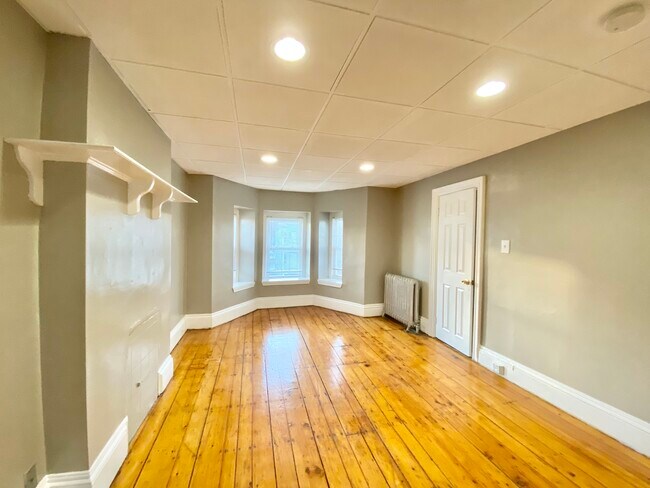 Foto del edificio - 100 Pleasant St