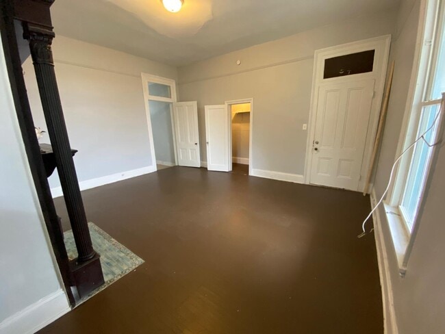 Building Photo - 1003 Floyd St