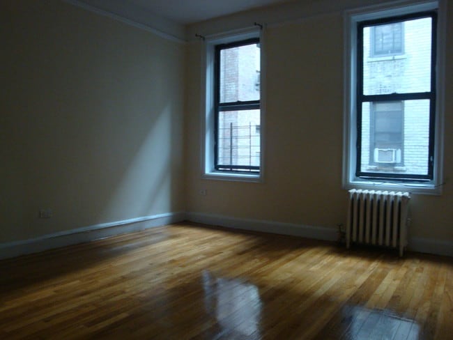 Building Photo - 36 Ellwood St