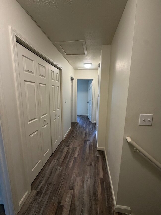 Pasillo de la planta superior - 1443 W Westwind Ct