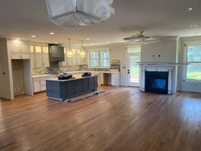 Building Photo - 800 Davis Ln