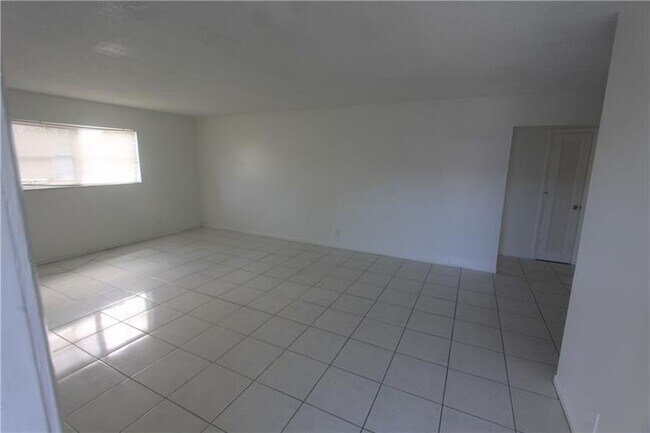 Foto del edificio - 7441 Kimberly Blvd