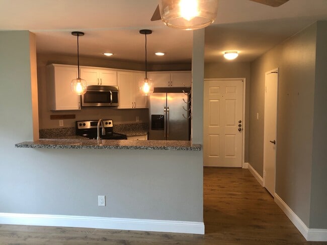 Building Photo - 7555 Charmant Dr