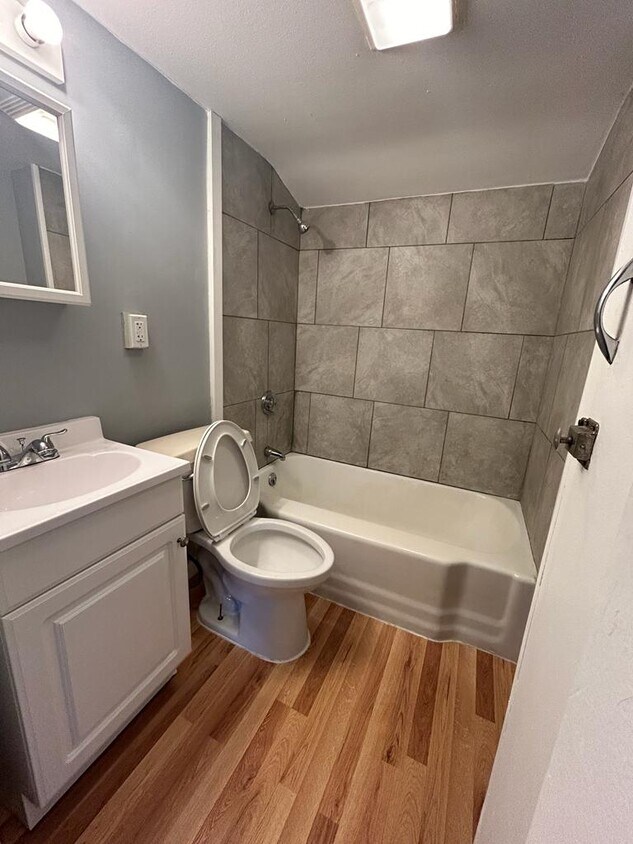 Primary Photo - 50 Carriere Ave