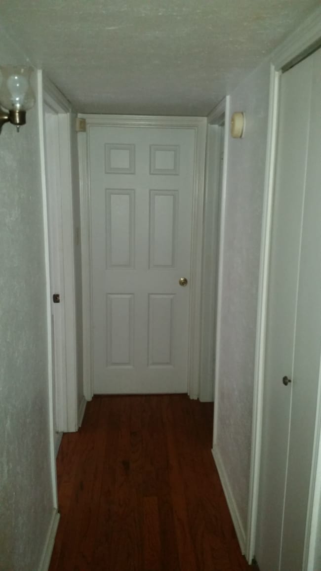 Building Photo - 2402 Sunflower Dr