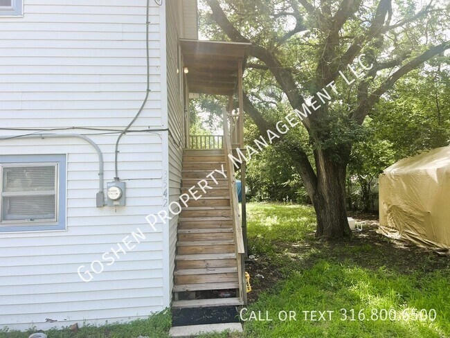 Building Photo - Adorable Upstairs One Bedroom Home