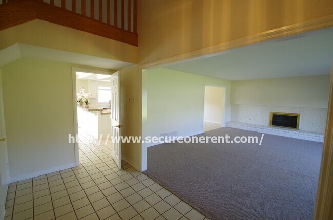 Building Photo - Beautiful Thousand Oaks Pool Home