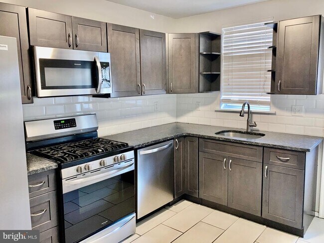 Foto del edificio - 2647 S 12th St