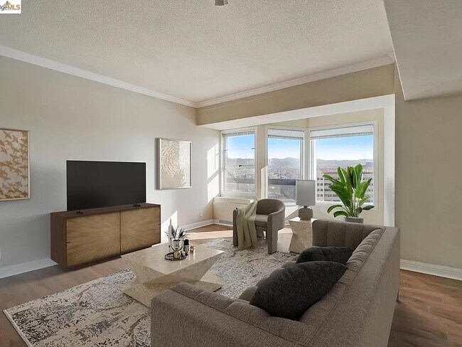 Foto del edificio - 6363 Christie Ave
