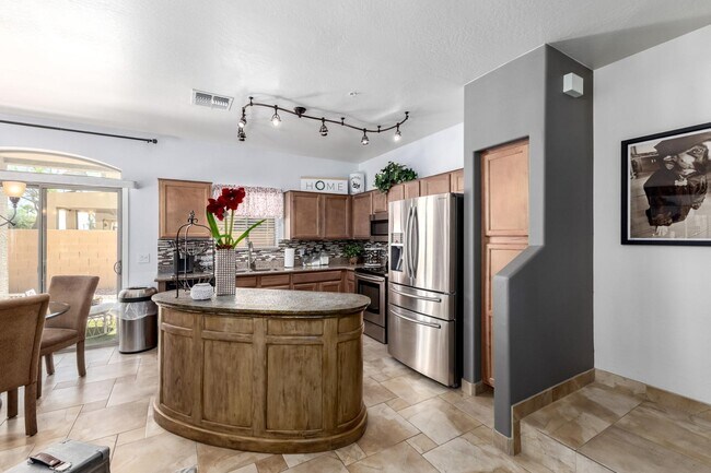 Foto del edificio - 2250 E Deer Valley Dr