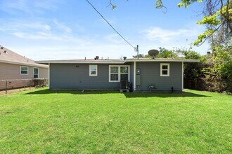 Building Photo - 226 Hyta St