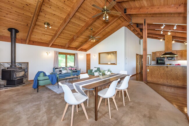 Building Photo - 17700 Carriger Rd