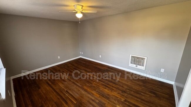 Building Photo - 19 Navy Cir