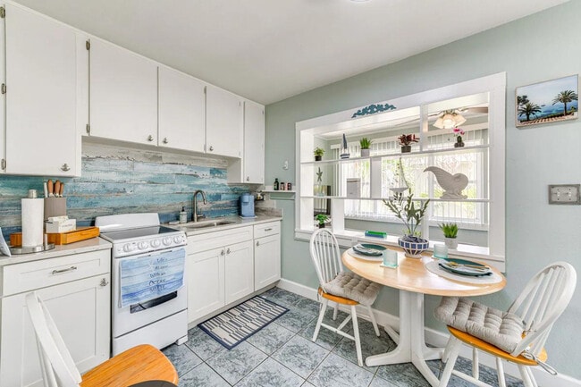 Building Photo - 340 78th Ave