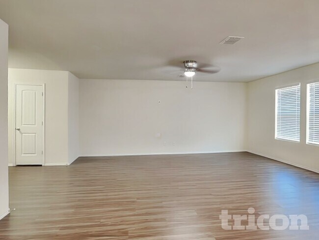 Foto del edificio - 5632 McClelland St