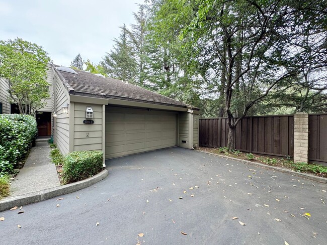 Building Photo - 2 Bedrooms, 2 Bathrooms, River Bend Condo,...