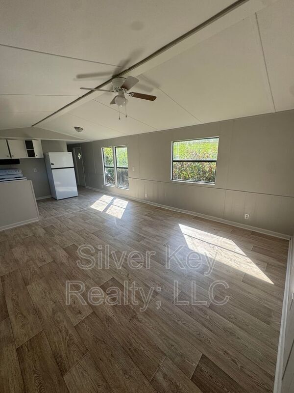 Building Photo - 535 Old Mine Rd