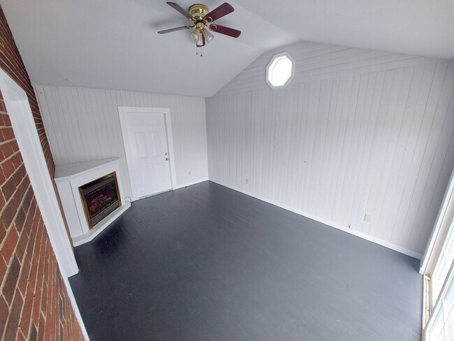 Foto del edificio - CUTE AND COZY 3 BEDROOM HOME AT BUCKROE BEACH FOR RENT!!!