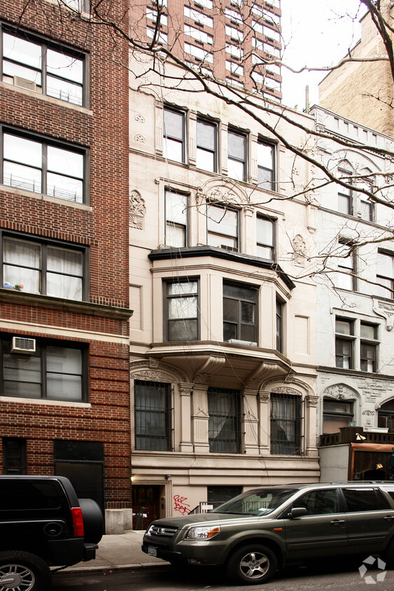 Foto principal - 68 W 68th St