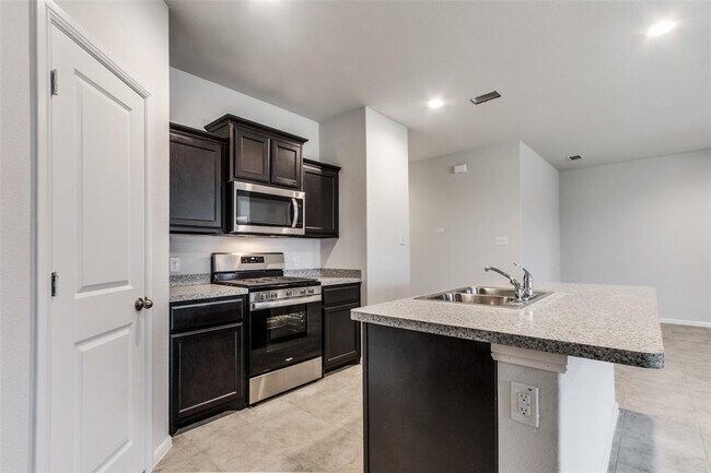 Building Photo - 16437 Pembine Ln