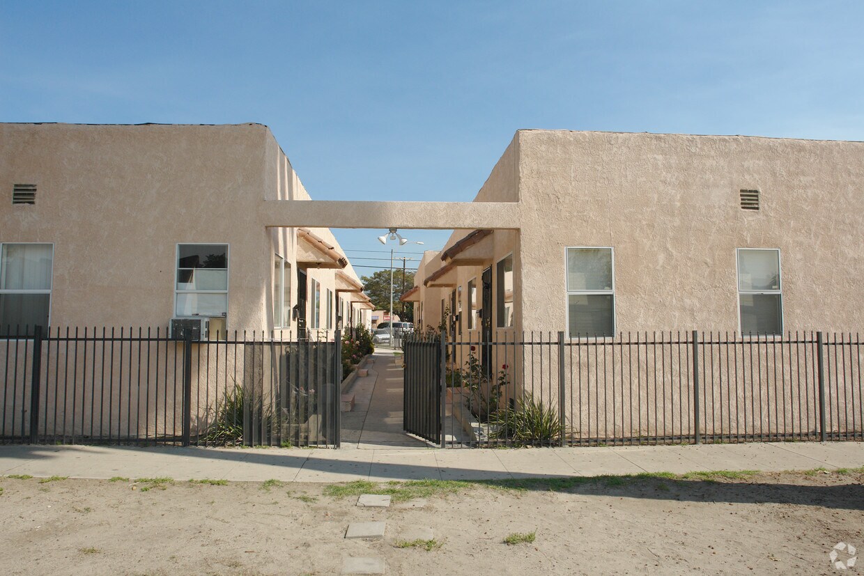 Building Photo - 3233-3239 Larga Ave