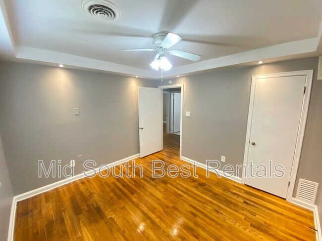 Building Photo - 4303 Castle Ave