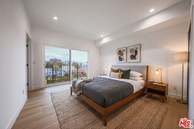 Foto del edificio - 1525 S Carmelina Ave