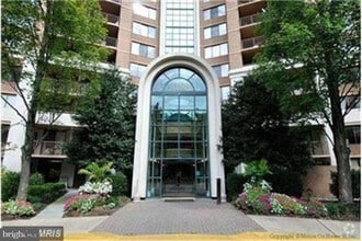 Building Photo - 10101 Grosvenor Pl