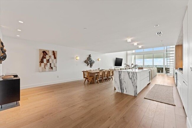Building Photo - 1040 Biscayne Blvd