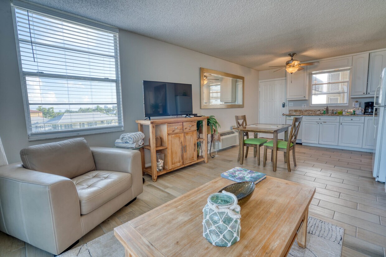 Foto principal - 5900 Bonita Beach Rd SW