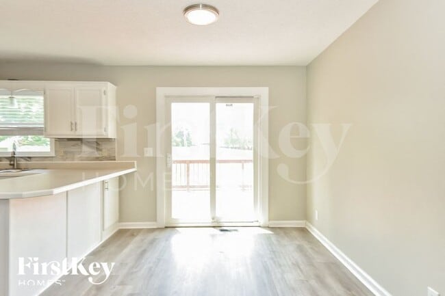 Foto del edificio - 632 Fallbrook Ln